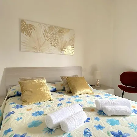 Dei Marmi With Large Private Garden, Near The