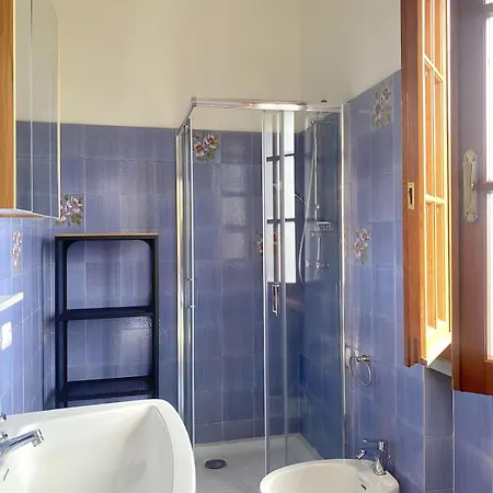Casa de Férias Dei Marmi With Large Private Garden, Near The Forte dei Marmi