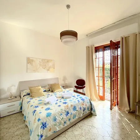 Casa de Férias Dei Marmi With Large Private Garden, Near The Forte dei Marmi